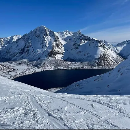 Strand-huset Lofoten Tatil Evi *